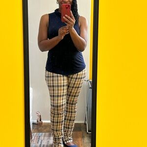 Spandex blue and tan pants. Size xL if you’re a size 14/16 these will fit you.